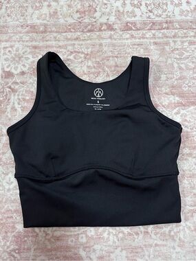 NWOT 🖤 Cropped Workout Top